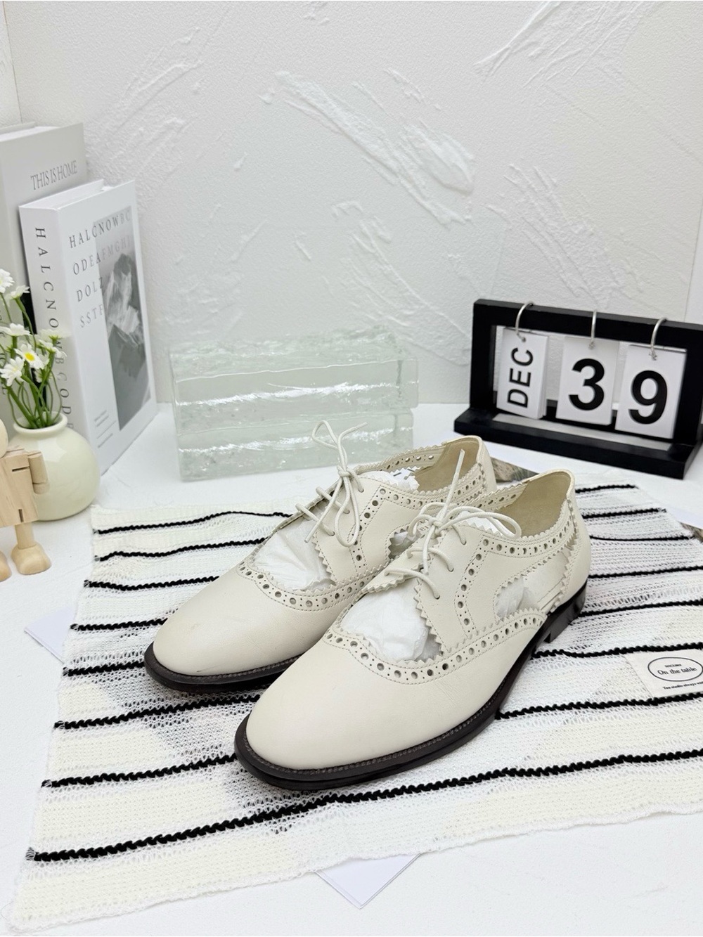 🚩steal Dior Women's Cream Brogue Loafers with Lace-Up Detail